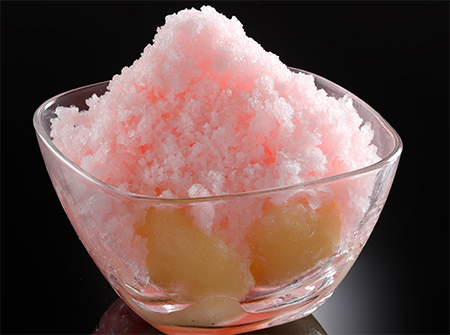 まるごと桃のかき氷の画像