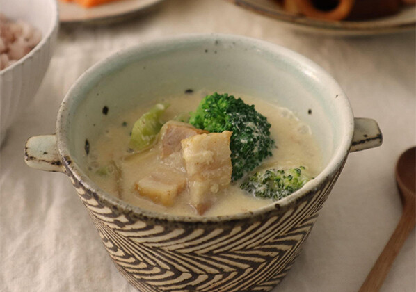 ブロッコリーと厚切りベーコンの豆乳スープ